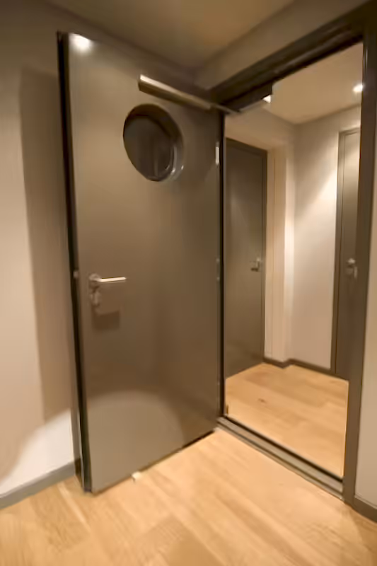 akustik-camli-tek-kanat-kapilar